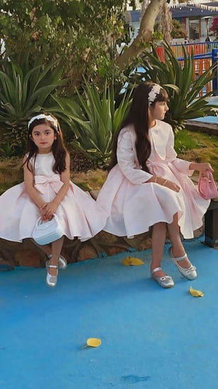 فستان الاميرات الوردي مزين باللولو والبروش+جاكيت