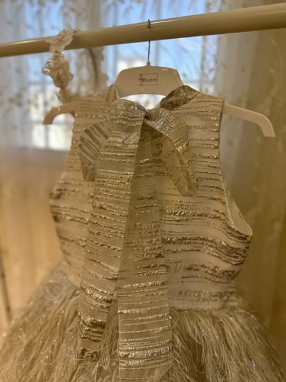 فستان الريش الابيض والفضي