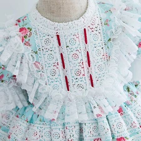 فستان اسباني مزين بالدانتيل مع الكلوت