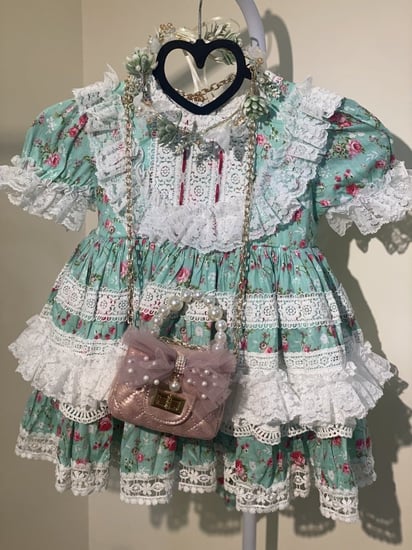 فستان اسباني مزين بالدانتيل مع الكلوت