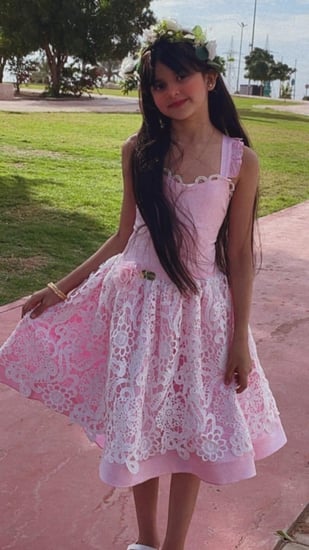 فستان بالدانتيل وربطات ف الظهر