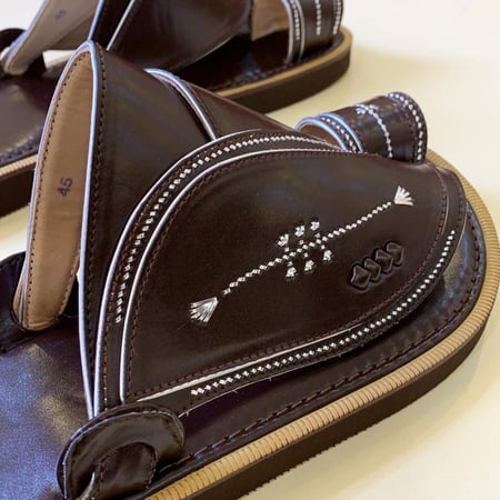 حذاء رجالي شرقي بني غامق