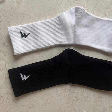 Socks - جوارب رياضية طويلة يآتي مجموعة ابيض / اسود