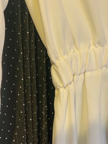 تيار تنورة وبلوزة