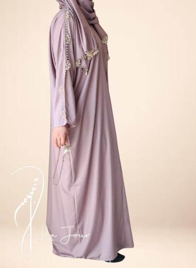 شرشف سستة بني فاتح مزين بالكروشيه  اليدوي من لاجور