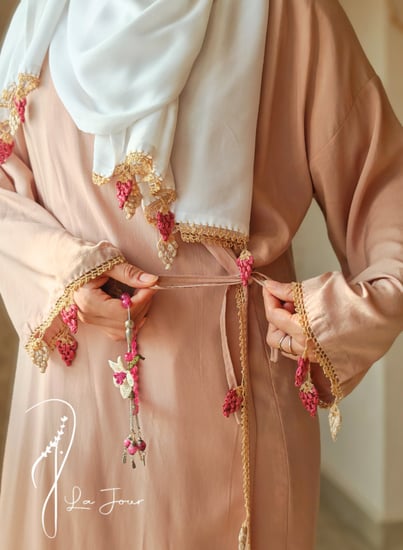 شرشف صلاة لف بيج غامق قطن بالكروشيه عناقيد عنب  يدوي