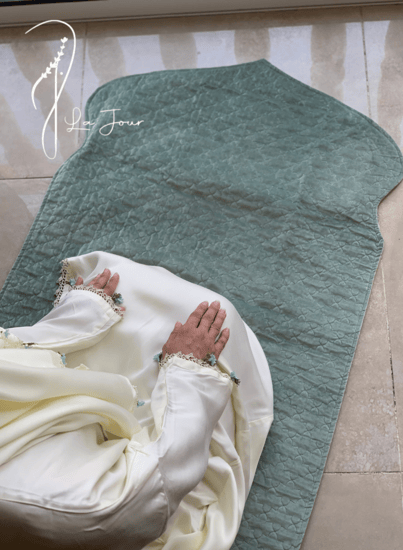 شرشف صلاة لف ستان اوف وايت ابيض بالكروشبه و الورد الاويا الفاخر طرحة م