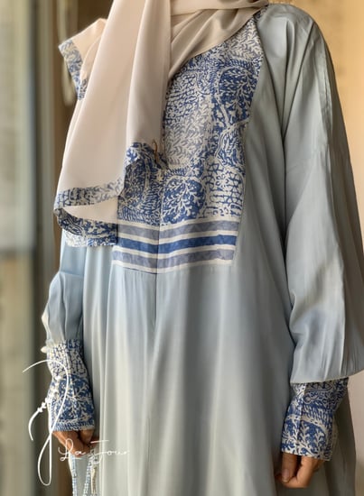 شرشف صلاة سستة رسم باتيك أزرق باستيل  الطرحة مثبتة