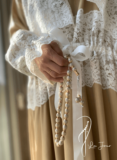 شرشف صلاة سستة دانتيل  حزام بيج على زيتي