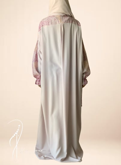 شرشف صلاة لف رسم باتيك وردي  على دستي بنك الطرحة مثبتة