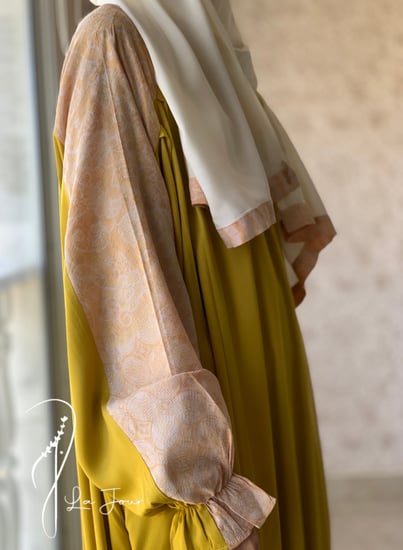 شرشف صلاة لف رسم باتيك اصفر كموني الطرحة مثبتة