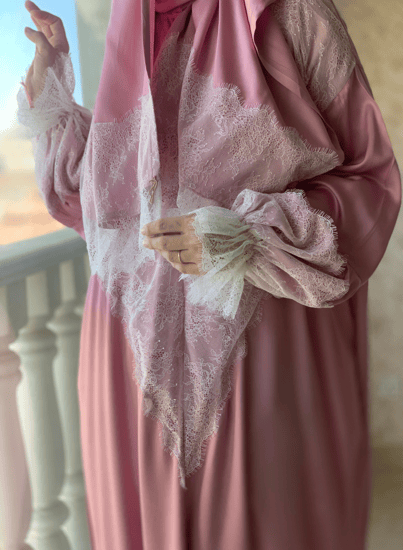 شرشف صلاة وردي دانتيل سحاب و الطرحة مثبتة