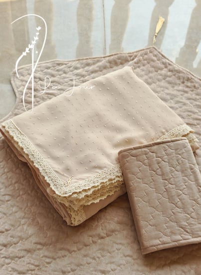 شرشف صلاة مربع مثل الملاية اللف باج منقط