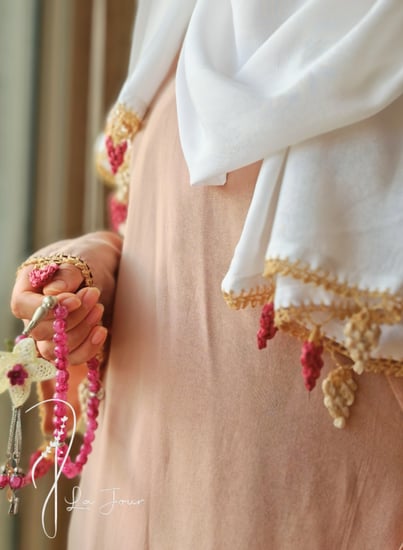 شرشف صلاة لف بيج غامق قطن بالكروشيه عناقيد عنب  يدوي