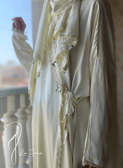 شرشف صلاة لف ستان اوف وايت ابيض بالكروشبه و الورد الاويا الفاخر طرحة م