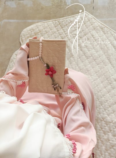 شرشف صلاة لف قطن بارد بنك باستال مزين بكروشيه من لاجور