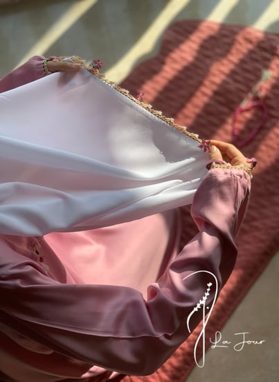 شرشف صلاة وردي بصلي سستة مزين بالكروشيه و الورد الاويا
