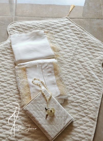 شرشف صلاة لف  ابيض ستان اويا بيج من لاجور