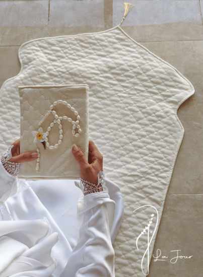 شرشف صلاة لف اوف وايت ستان اويا ذهبي جميل و مميز