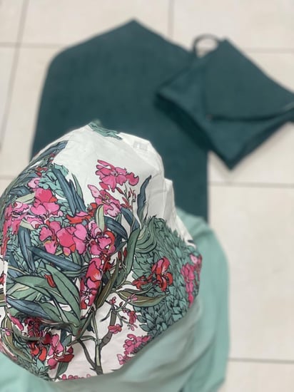 طقم شرشف صلاة أخضر وورد اطفال وسجادة وشنطة