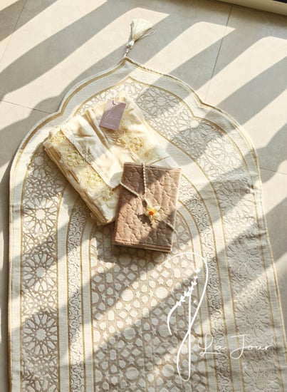 شرشف صلاة لف سكرى مزين بالاويا الفاخر من لاجور