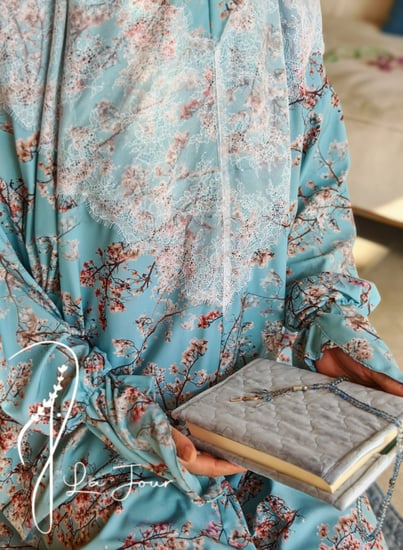 شرشف صلاة خمار منقوش ازرق من لاجور