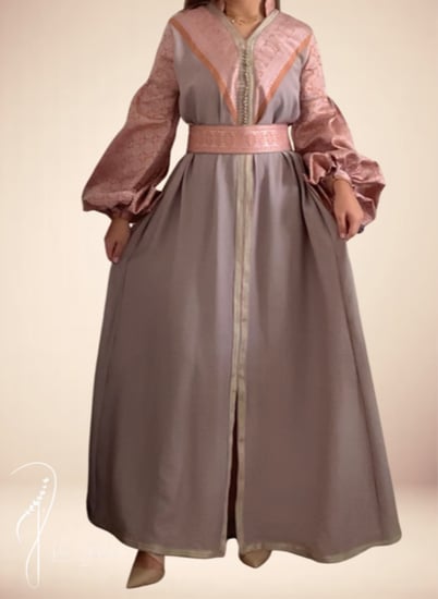 قفطان مغربي بكم واسع موف ووردي