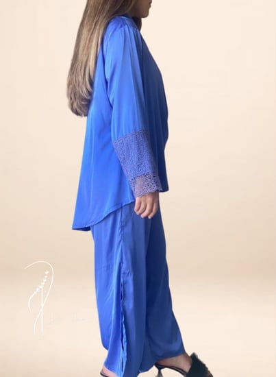 بيجامة حرير ازرق درابيه
