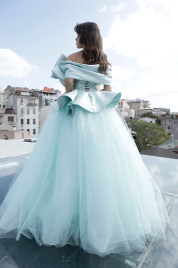 فستان سهرة منفوش تفني فيونكة جاكار وتل