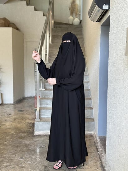 عباية رأس مقفلة كم مغاط قماش جالكسي