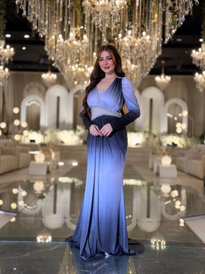 فستان سهرة أزرق متدرج طويل بتطريز خصر وأكمام طويلة