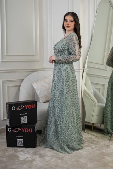 فستان سهره أخضر مطرز بأكمام طويلة وشفافة - تصميم ملكي فاخر
