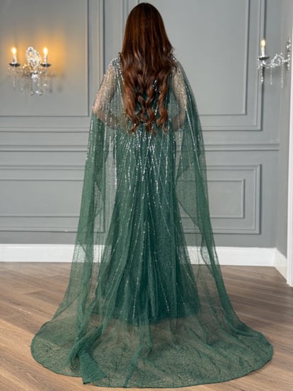فستان سهرة أخضر ملكي بكاب شفاف ولمعان جذاب