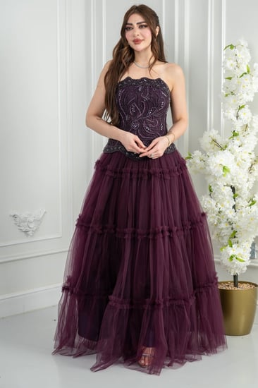 فستان سهرة أصفر فاتح أوف شولدر يقدّم نعومة مشمسة بحضور راقٍ.