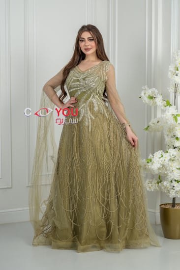 فستان سهرة زيتوني فاخر بتصميم "الكاب" وتطريز كريستالي