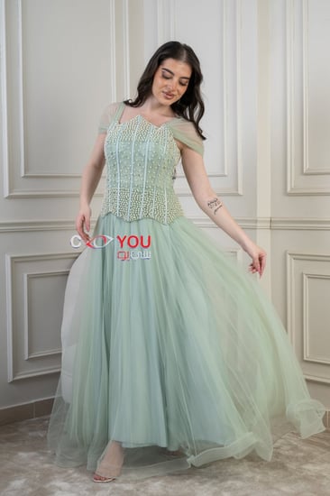 فستان سهرة أخضر فاتح بتطريز فاخر وتنورة تول أناقة ناعمة للمناسبات الراقية.