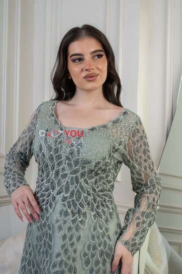 فستان سهره أخضر مطرز بأكمام طويلة وشفافة - تصميم ملكي فاخر