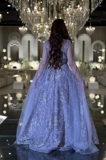 فستان سهرة ملكي لافندر لامع بأكمام تول أنيقة