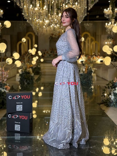 فستان سهرة فضي لامع