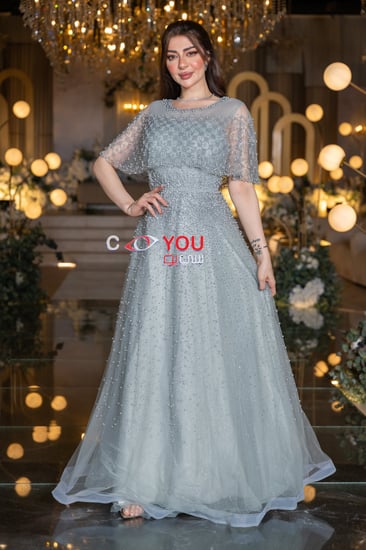 فستان سهرة فيروزي مطرز بأكمام تل واسعة