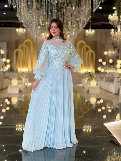 فستان سهرة سماوي فاخر بتفاصيل شفافة وتطريز ناعم