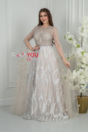فستان سهرة بيج فاخر بتطريز لامع وطبقة تول أنيقة