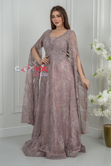 فستان سهرة وردي غباري فاخر مطرز بترتر لامع مع أكمام كاب أنيقة