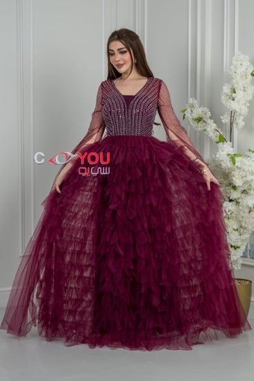 فستان سهرة "تشيري رويال" بتنورة كشكش درامية وتطريز كريستال هندسي