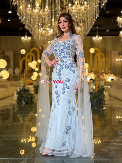 فستان سهرة تيفاني بتطريز أزرق لامع يمنحك حضوراً راقياً ولمسة ملكية تخطف الأنظار في كل مناسبة.