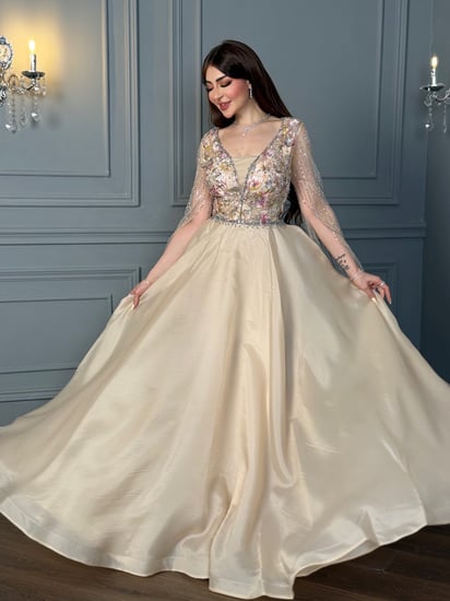 فستان سهرة شامبانيا مطرز ورود بأكمام شفافة