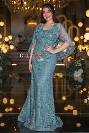 فستان سهرة فيروزي مطرز بأكمام تل واسعة