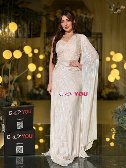 فستان سهرة بيج لامع بقصة فاخرة