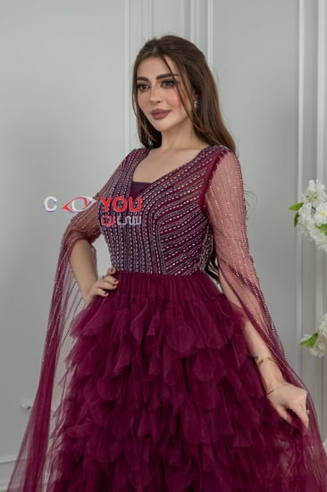 فستان سهرة "تشيري رويال" بتنورة كشكش درامية وتطريز كريستال هندسي