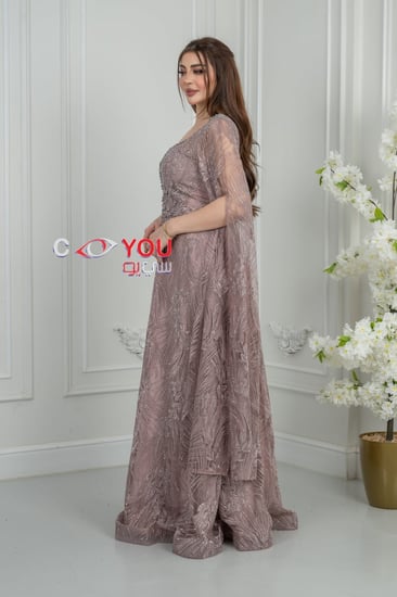 فستان سهرة وردي غباري فاخر مطرز بترتر لامع مع أكمام كاب أنيقة